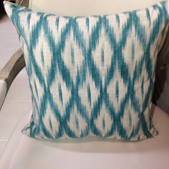 Teal Off White Ikat Diamond 22x22 NEW Down Insert